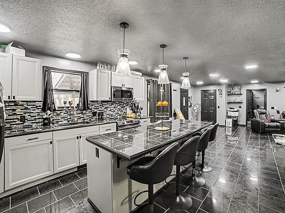 5th image of 11115 E Valley Rd