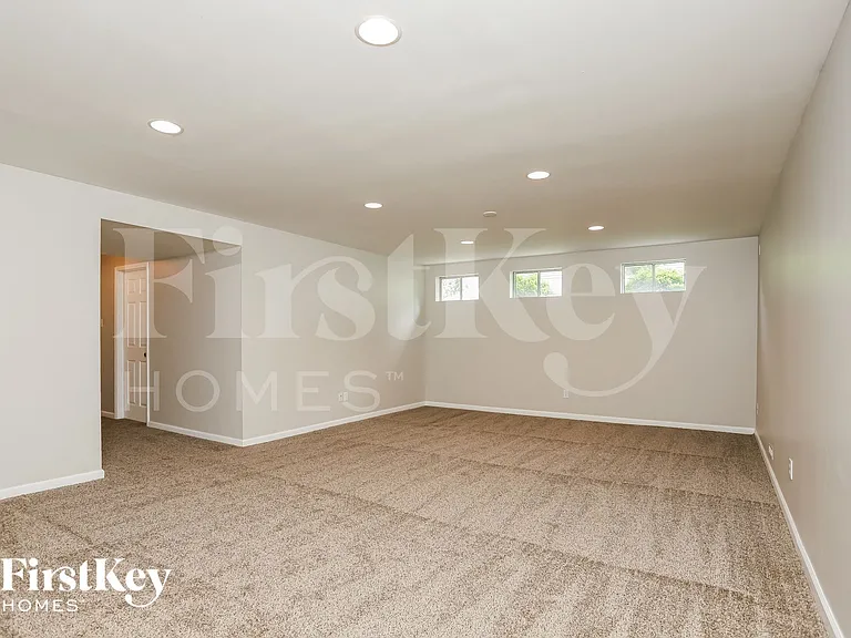 86 Gregory Ct — Photo 8