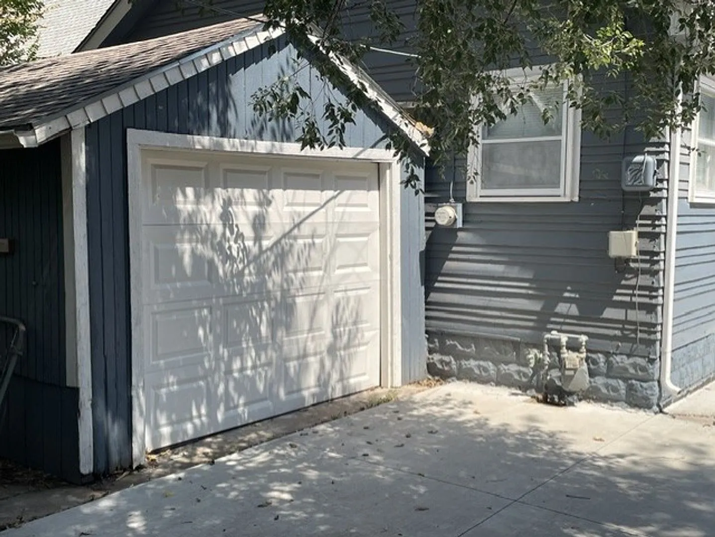 Charming Remodeled 2-Bedroom Home with Full Basement & Garage — Photo 2