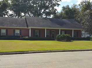 245 Canterbury Dr, West Columbia, TX 77486