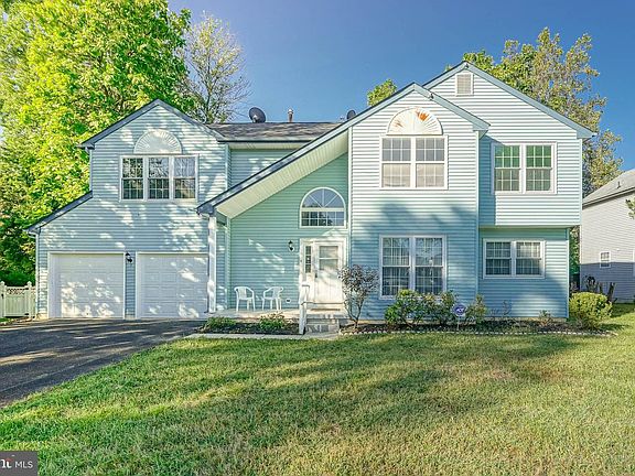 2nd image of 3 Country Ln
