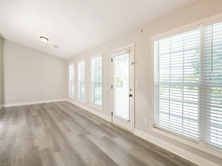 368 Embassy Dr — Photo 8