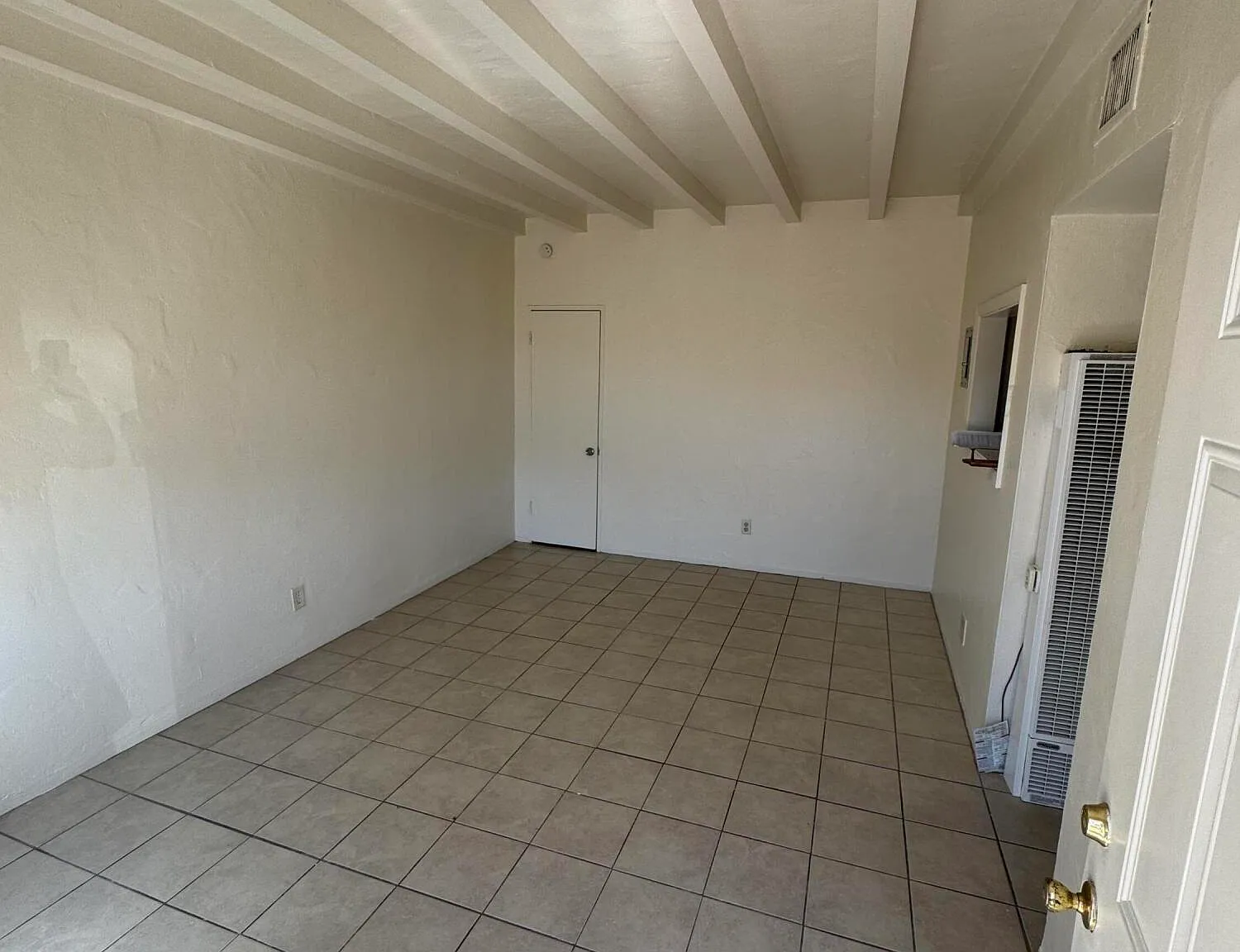 2 bed, 1.0 bath, 756 sqft, $1,100 — Photo 2