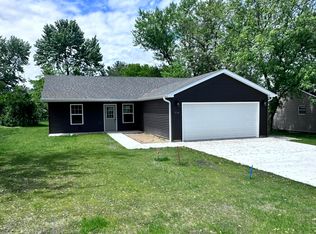 916 Dogwood St SW, Demotte, IN 46310