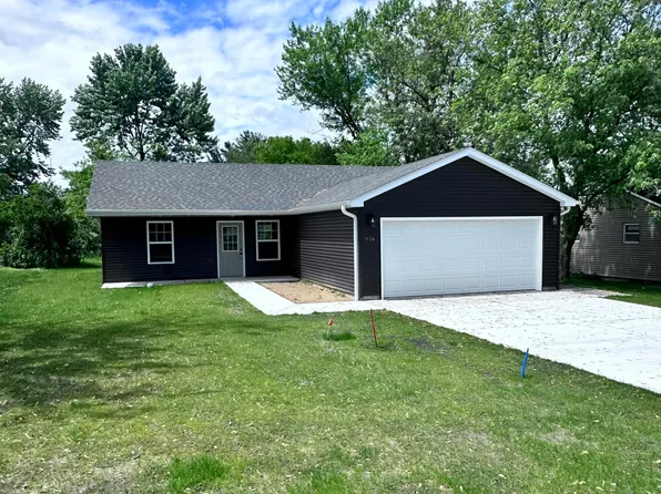 916 Dogwood St SW, Demotte, IN 46310