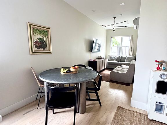3rd image of 320 Eckford St APT 2L