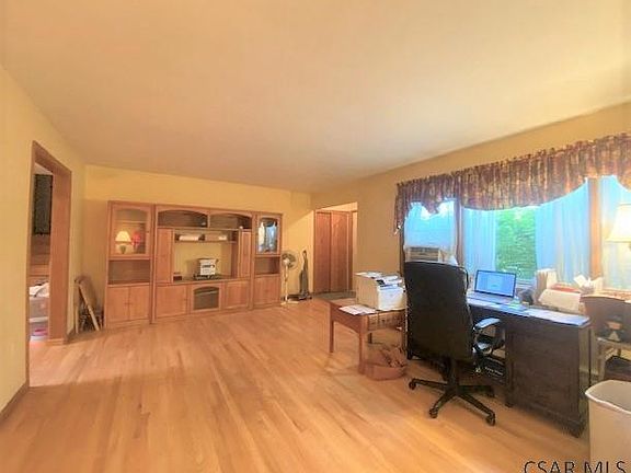 4th image of 318 Robinson Ave