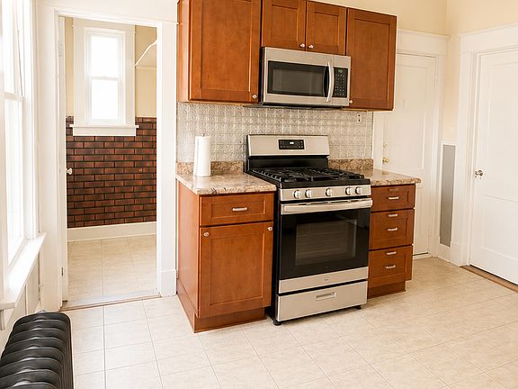 5th image of 248 Morris St APT 2