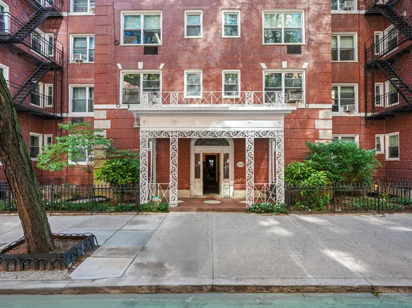 310 West 55th Street image 18 of 18