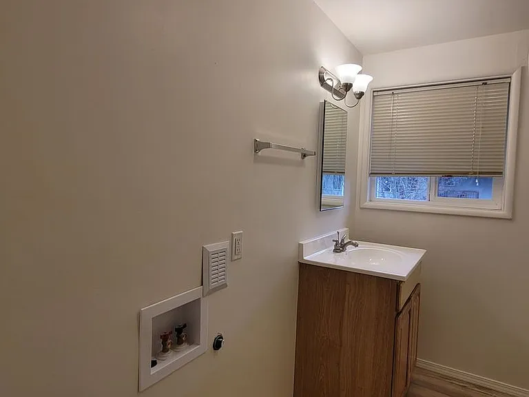 1187 W 8th Ave — Photo 16