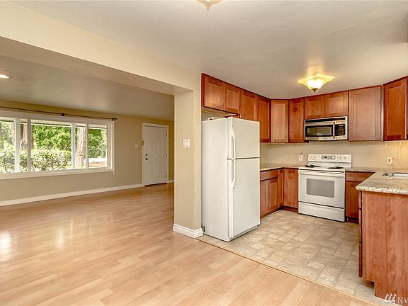 5th image of 11603 Interlaaken Dr SW