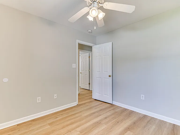 1955 Shoreline Dr — Photo 25
