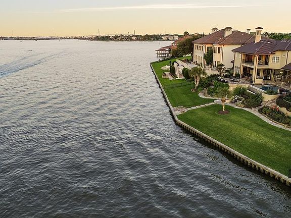 COME AND SEE WHY 10 WATERFORD OAKS OFFERS THE FINEST IN WATERFRONT LIVING!