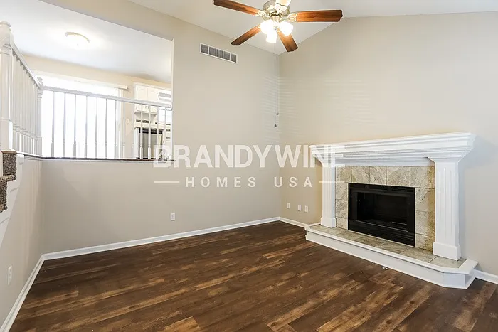 3 bed, 2.0 bath, 1640 sqft, $2,215 — Photo 4