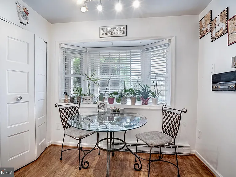 206 Summers Ct — Photo 8
