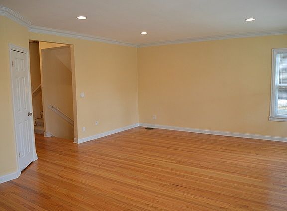 4th image of 4846 W Wellington Ave