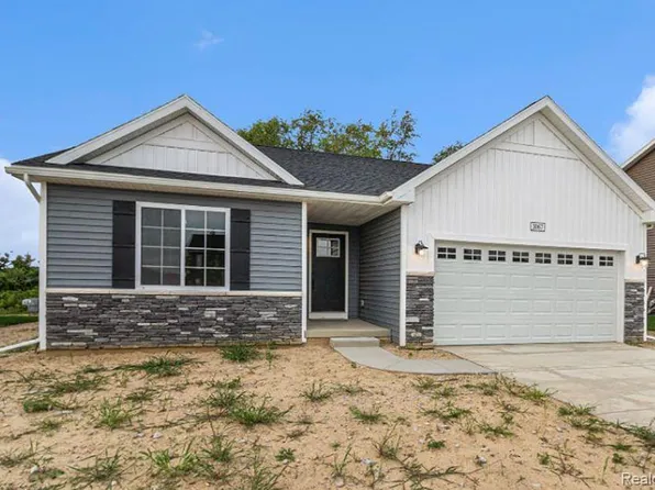 3067 Ivy Wood Cir, Howell, MI 48855