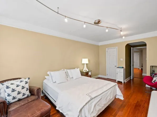 9437 Shore Road image 20 of 28