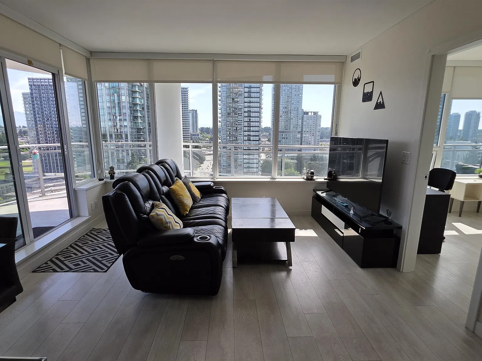 2 bed, 811 sqft, $2,380 — Photo 4