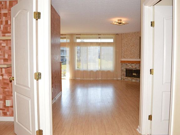 3rd image of 5579 Dockside Dr