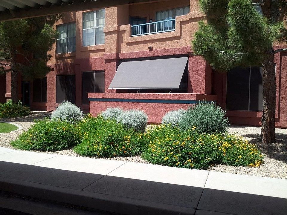 Beautiful Main Floor LaSolana Condo