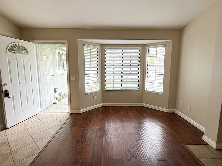 27076 Rainbow Creek Dr — Photo 2