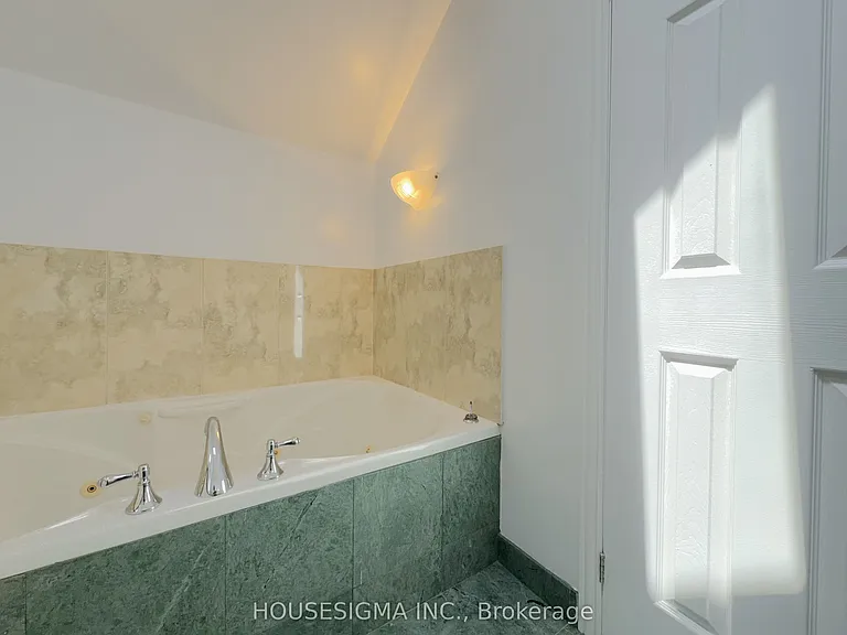 116 Cranbrooke Ave #MAIN — Photo 35