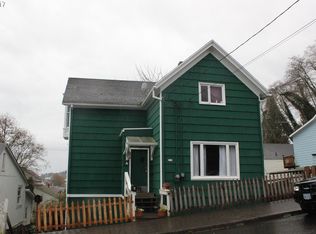 256 4th St #1, Astoria, OR 97103