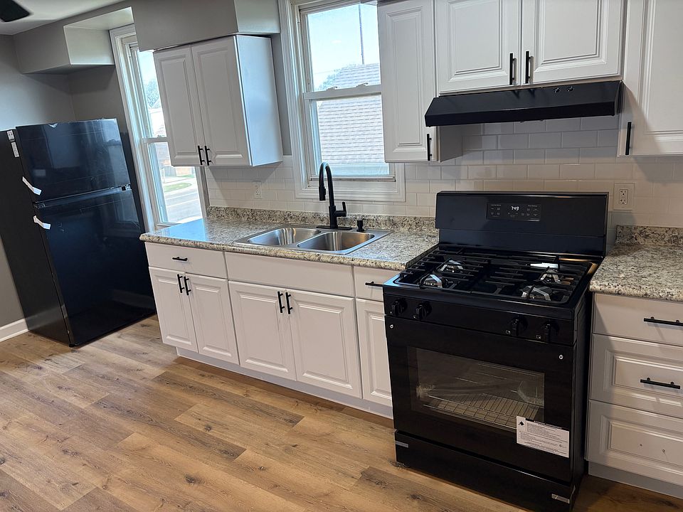 Kitchen angle 1