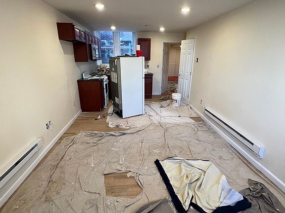 5th image of 22 Hilliard Ave
