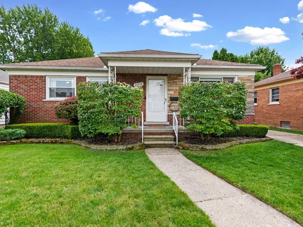 22914 Lincoln St, Saint Clair Shores, MI 48082