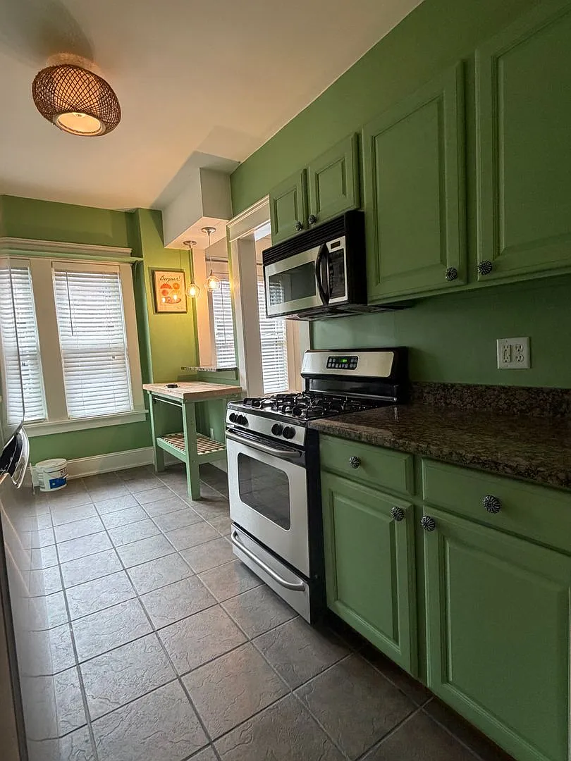 Third Floor 3 Bed - 2 Bath Unit — Photo 4