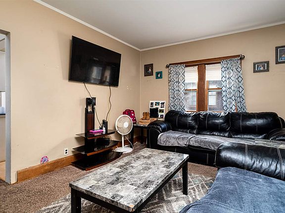 5th image of 1819 Latham St