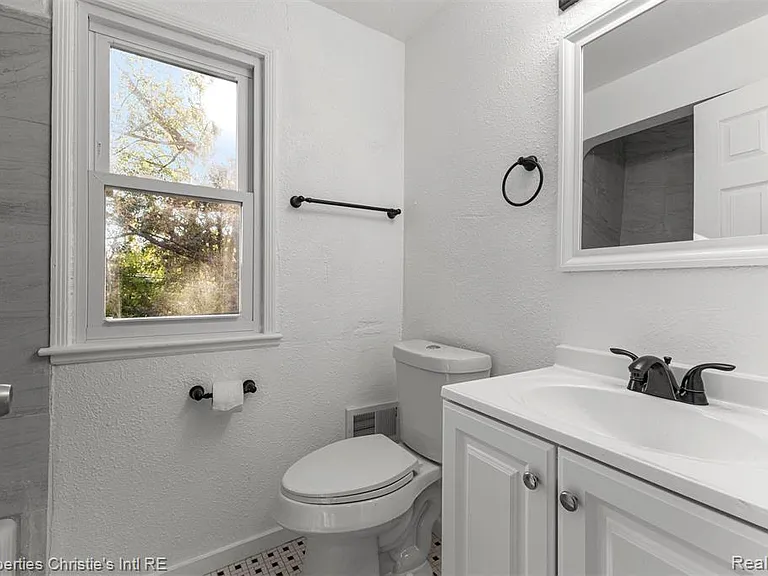 10842 Nottingham Rd — Photo 18
