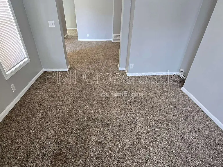 153 S Cypress Ave — Photo 32
