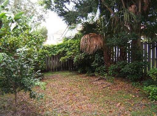 2nd image of 2811 Oakview Way