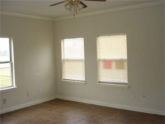 3rd image of 804 Avenue F