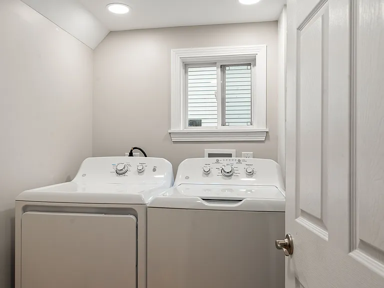In-unit Laundry / Washer & Dryer