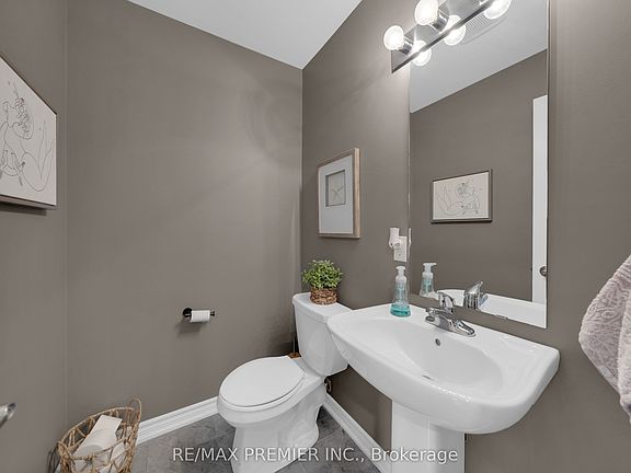 3rd image of 48 Andean Ln