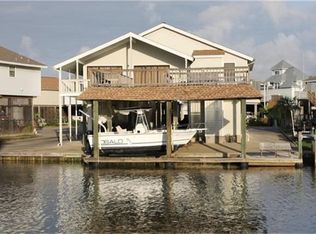 333 Admiral Cir, Tiki Island, TX 77554