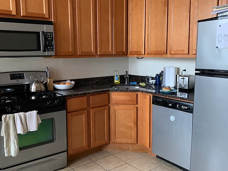 1358 W Barry Ave #1 — Photo 4