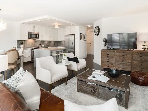 518 Moberly Rd #105, Vancouver, BC V5Z 4G3