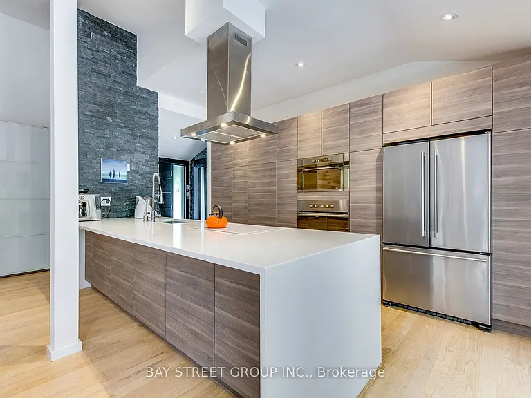 1238 Landfair Cres — Photo 12