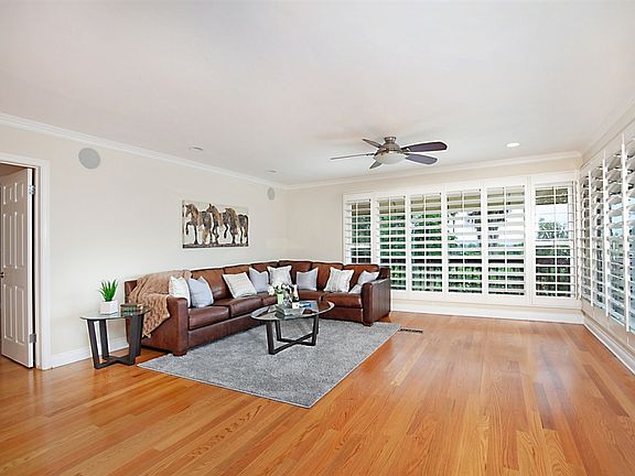 5th image of 9455 Alto Dr