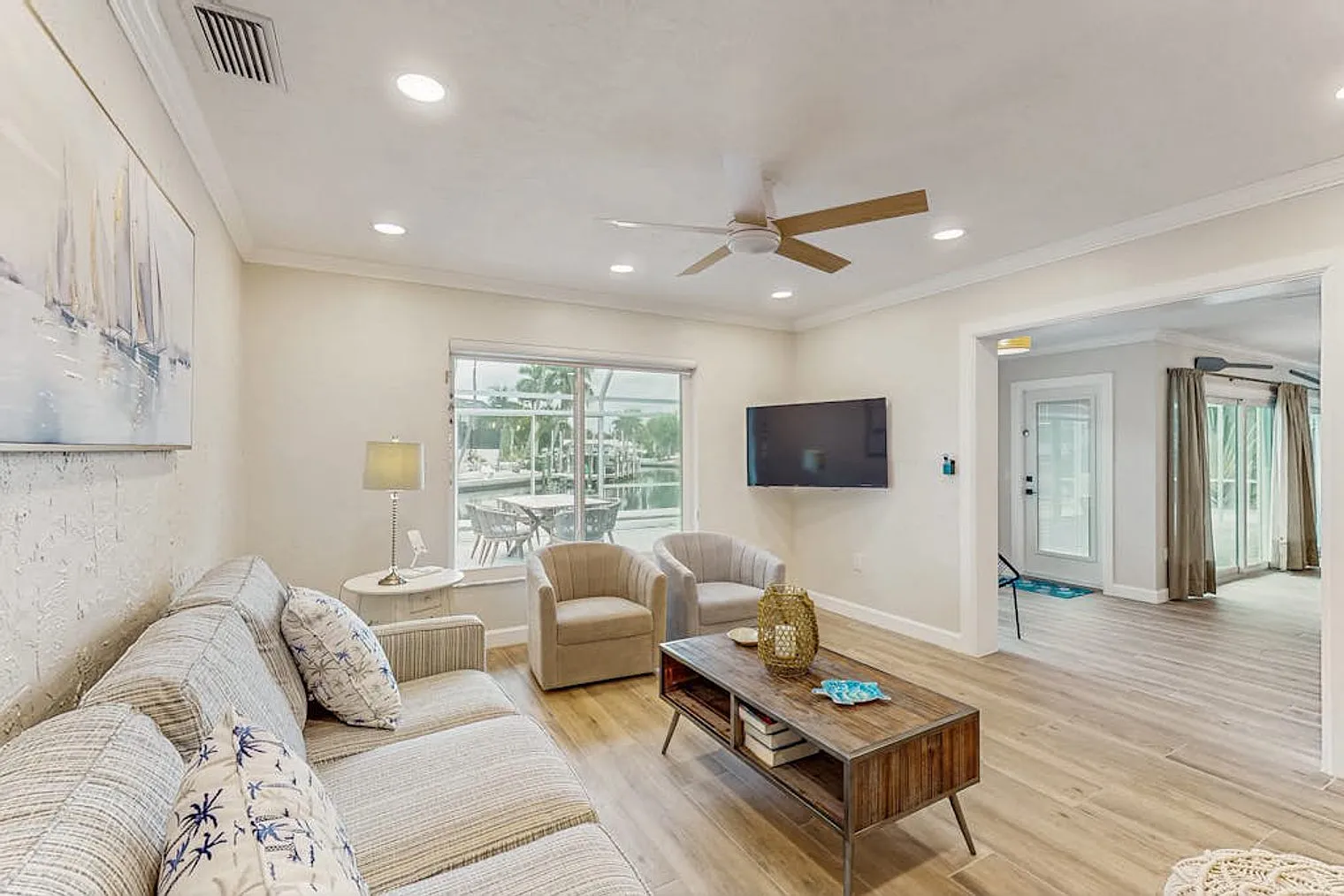 3 bed, 2.0 bath, 2744 sqft, $11,637 — Photo 4