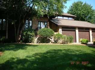 130 Saddle Brook Dr, Oak Brook, IL