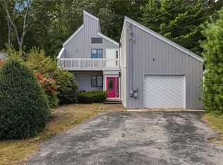 51 Overlook Dr, Warwick, RI 02818
