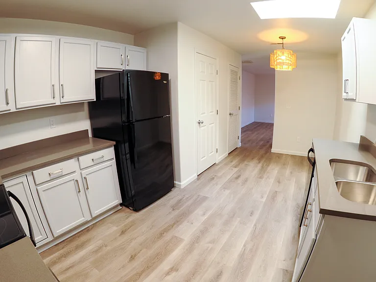 716 Yale Pl #C — Photo 4
