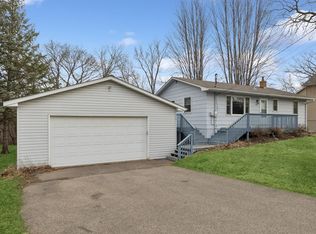 215 Sherwood Rd, Shoreview, MN 55126