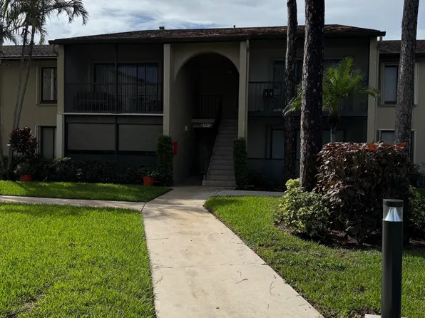 707 Sunny Pine Way #F2, Greenacres, FL 33415